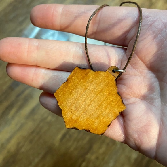 Laser etched pendant - Picture 5 of 5